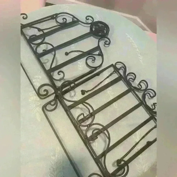 🌟 TWO Elegant Dk Brown/Black Metal Tabletop Easels w/chain/ball/swirl decor - Picture 3 of 6